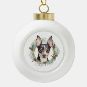 Rat Terrier Kerstkrans Feestelijke Pup Keramische Bal Ornament (Voorkant)