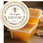 Rauwe biologische Honeycomb Gold Grunge Border Bee Ronde Sticker<br><div class="desc">Dubbele gouden grunge rand op ivoren achtergrond met  honingbij illustratie. "Raw Organic" of "Hand Cut" geschreven in decoratieve tekst boven een eenvoudig lettertype.</div>