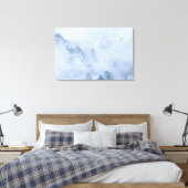 Raven, besneeuwde bergen en wolken canvas afdruk (Insitu (Slaapkamer))