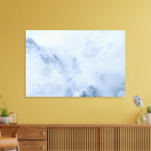 Raven, besneeuwde bergen en wolken canvas afdruk (Insitu (Woonkamer))