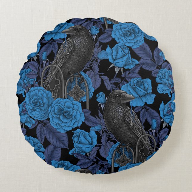 Raven en blauwe rozen rond kussen (Voorkant)