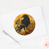 Raven en herfst van de oogstmaan ronde sticker (Envelop)