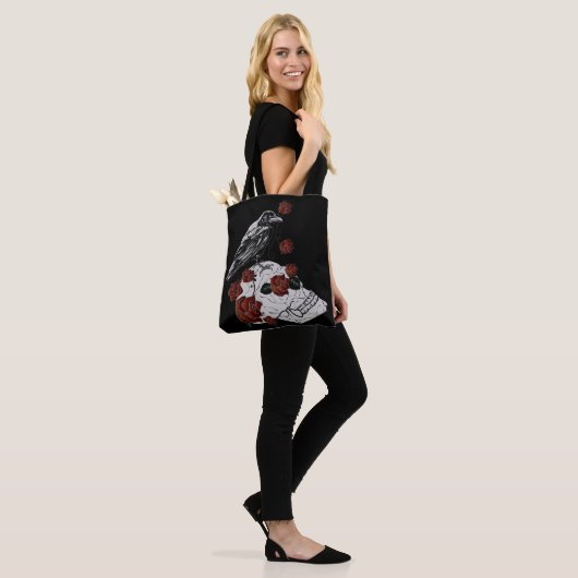 Raven en roze rozen tote bag (Op model)