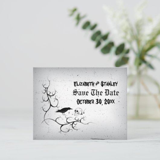 Raven en schedel Gotische bruiloft Save the Date (Staand voorkant)