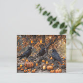 Raven Halloween met pompoenen en kaarsen Feestdagenkaart (Staand voorkant)