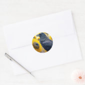Raven in zonnebloemveld ronde sticker (Envelop)