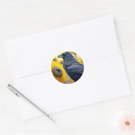 Raven in zonnebloemveld ronde sticker (Envelop)