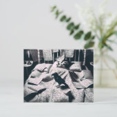 Raven kijken slapende vrouw briefkaart (Staand voorkant)