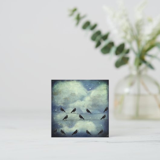 Raven met skeletsleutel en vogels zitten op draad vierkante visitekaartje (Staand voorkant)