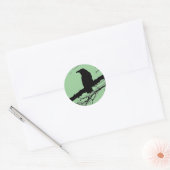 Raven op de boom ronde sticker (Envelop)