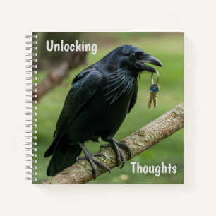 Raven op een tak met sleutel notitieboek