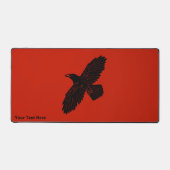 Raven op rood bureaumat (Voorkant)