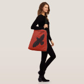 Raven op rood crossbody tas (Op model)