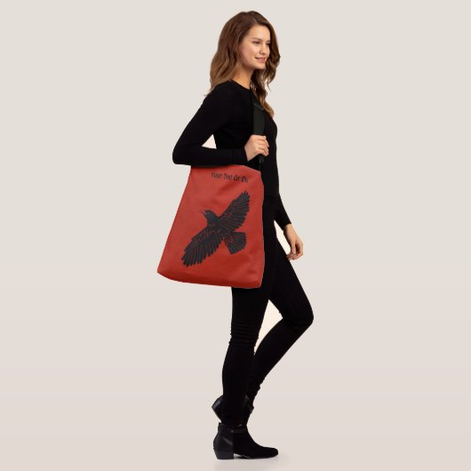 Raven op rood crossbody tas (Op model)