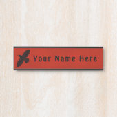 Raven op rood deurbordje (Voorkant)