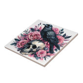 Raven op schedel met roze rozen kunst tegeltje (Zijkant)