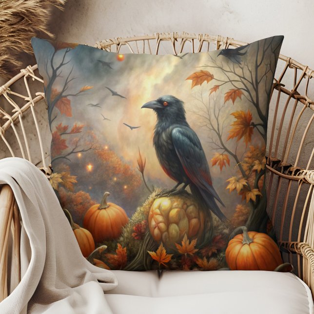 Raven & Pumpkin – Dark Autumn Decor Kussen (Raven and Pumpkin – Dark Autumn Decor Throw Pillow in a boho rattan armchair)