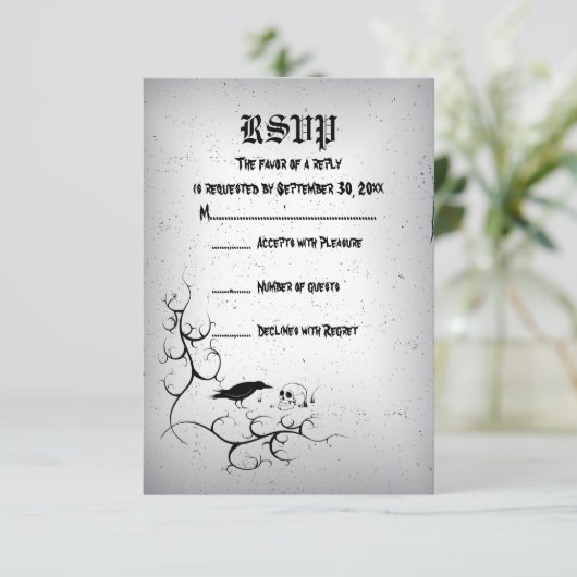 Raven, schedel en  hoek Gotische bruiloft RSVP (Staand voorkant)