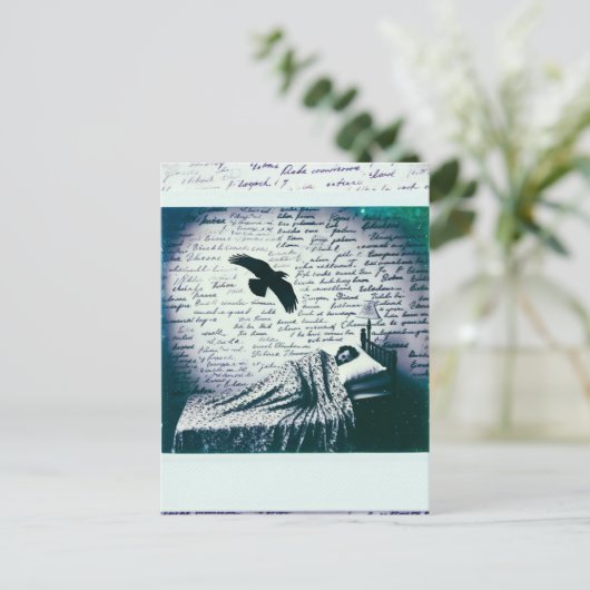 Raven vliegt in slaap over man briefkaart (Staand voorkant)