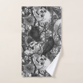 Ravens geheim. Donkere en humeurige gotische illus Bad Handdoek (Handdoek)
