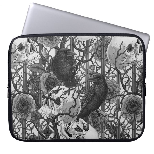 Ravens geheim. Donkere en humeurige gotische illus Laptop Sleeve (Voorkant)