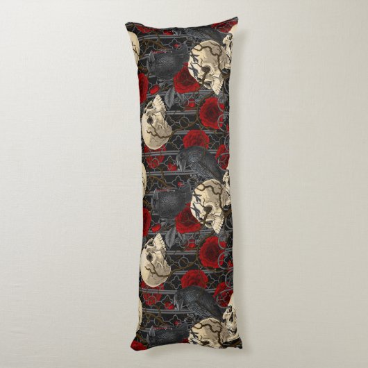 Ravens geheim. Donkere en humeurige gotische illus Lichaamskussen (Achterkant (Verticaal))