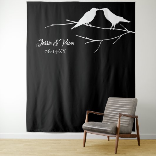 Ravens Gothic Wedding Wandkleed (In situ)