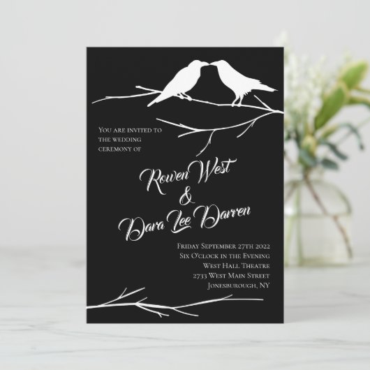 Ravens op Black Sky Gothic bruiloft uitnodigingen (Staand voorkant)