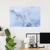 Ravens, sneeuwbergen en wolken poster (Thuiskantoor)