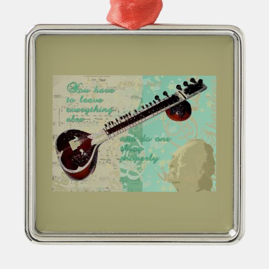 Ravi Shankar schreef over Sitar en Indian Music Metalen Ornament (Voorkant)