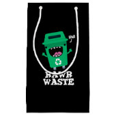 Raw Waste Funny Garbage Pun Dark BG Klein Cadeauzakje (Voorkant)