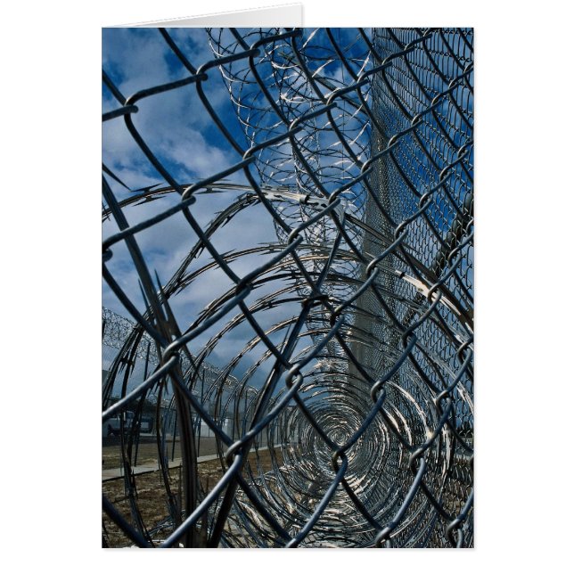 Razor wire, gevangenis (Voorkant)