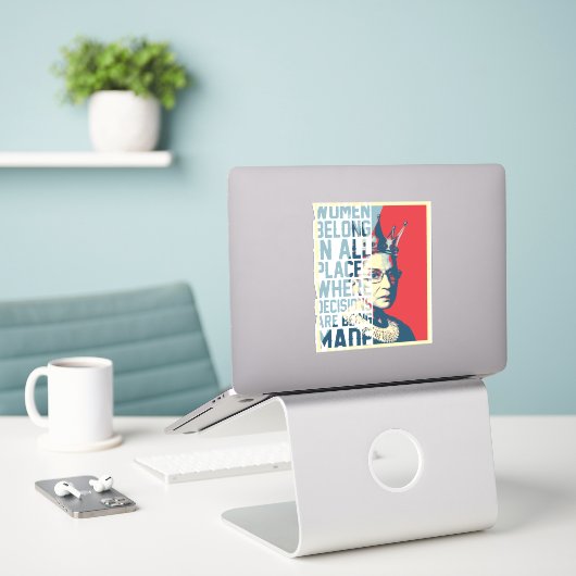 RBG Vrouwen horen in alle plaatsen thuis Sticker (Laptop op bureau)