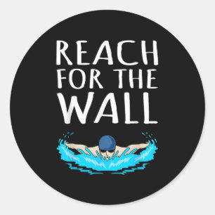 Reach for Wall Fun Swimmer Swimming Coach Mannen W Ronde Sticker