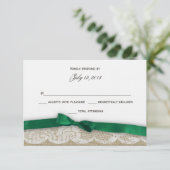 Reactie van Lace en Emerald Green Bow RSVP Kaartje (Staand voorkant)