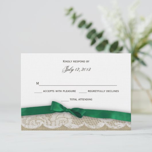 Reactie van Lace en Emerald Green Bow RSVP Kaartje (Staand voorkant)