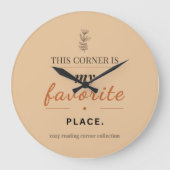 Reading Corner Analogue Wall Clock Grote Klok (Voorkant)