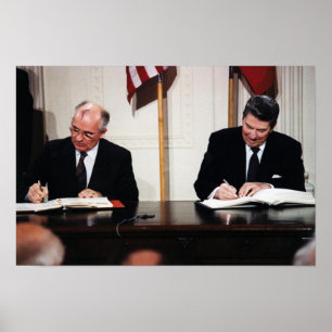 Reagan en Gorbachev bij ondertekening Poster