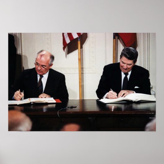 Reagan en Gorbachev bij ondertekening Poster (Voorkant)