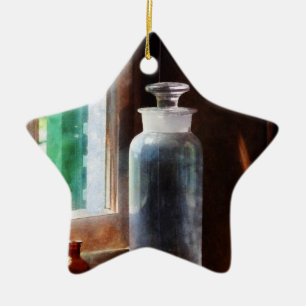 Reagentfles en kleine bruine fles keramisch ornament