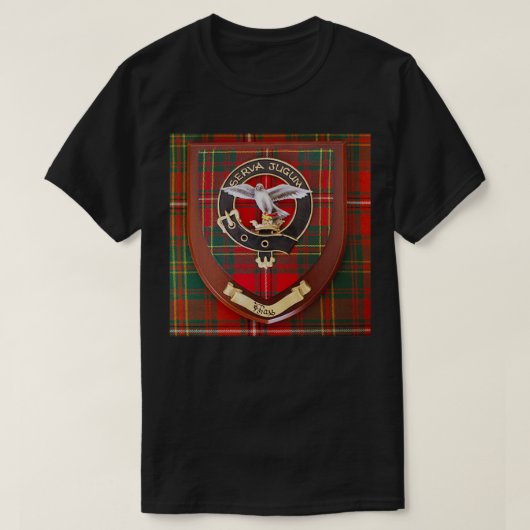 Real Clan Hay Crest op Kilt Ancient Hay Tartan T-shirt (Design voorkant)
