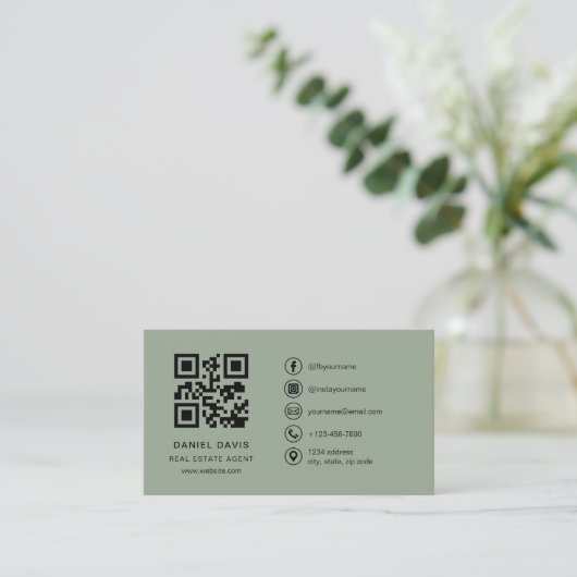 Real Estate Agent Sage Green Logo QR Code  Visitekaartje (Staand voorkant)
