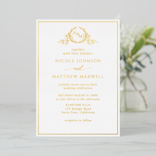 Real Gold Foil Elegant Monogram Wreated Wedding Folie Uitnodiging (Staand Voorkant)