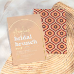 Real Gold Mid Mod Retro Arch Brunch Vrijgezellenfe Folie Uitnodiging<br><div class="desc">Echte gouden folie-geperste doucheuitnodigingen. Een moderne, minimalistische kijk op een retro-thema! Deze bruidsdoucheuitnodigingen hebben kleuren, eenvoudige geometrische vormen, echte gouden folie en groovy type. De voorzijde van deze kaarten is voorzien van een zachte oranje kleur. Er is een geperste goudbooggrens die de tekst vormgeeft. De gebeurtenisdetails worden gericht aan de...</div>