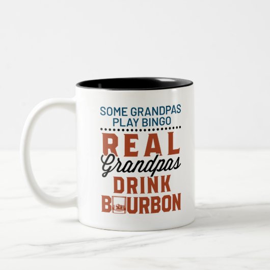 Real Grandpas Drink Bourbon Funny Whiskey Drinker Tweekleurige Koffiemok (Links)