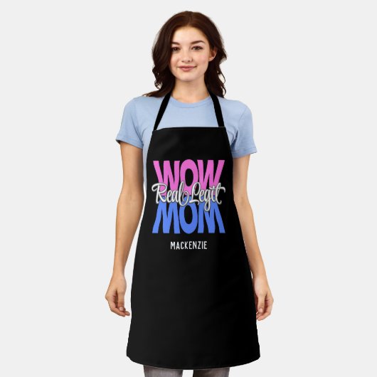 Real Legit Wow mam print (roze, blauw en wit) Schort (Gedragen)