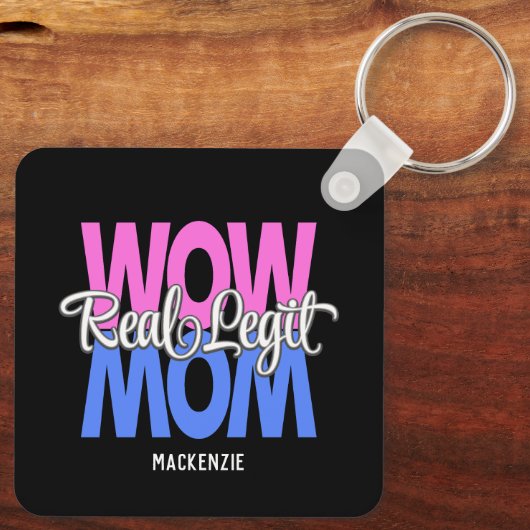Real Legit Wow mam print (roze, blauw en wit) Sleutelhanger (Achterkant)