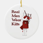 Real Mean Draag Kilts Funny Scottish Bagpiper Keramisch Ornament (Achterkant)