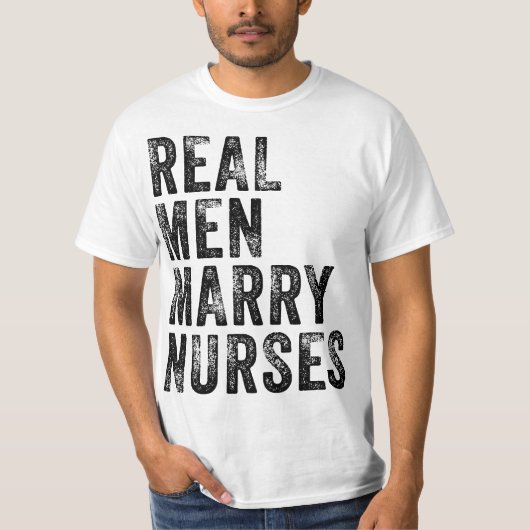 Real Men Marry Nurses Future Husband Wife Engageme T-shirt (Voorkant)