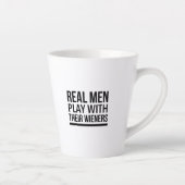 Real men play with their weiners latte mok (Rechts)